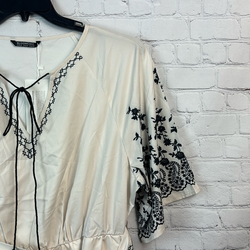 BloomChic Cream and Black Embroidered Look Pocket Dress Plus Size 2X - Picture 3 of 6